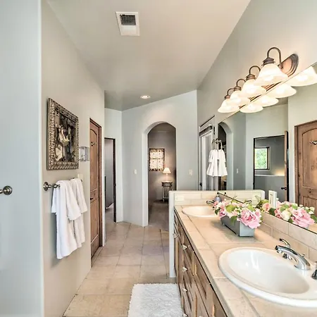 Holiday home 2 Mi To Downtown Sante Fe: 4br Retreat W/ Patio